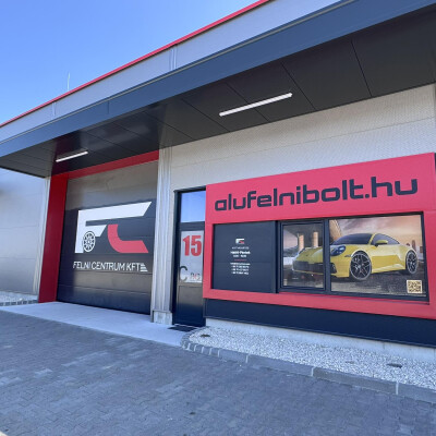 Az új telephelyünk – A sárga porschés épület!