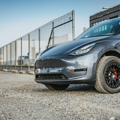 Elektromos autó eladások – A Tesla meztelen?