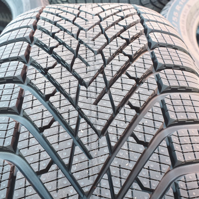 Pirelli CINTURATO WINTER 2 215/55R16